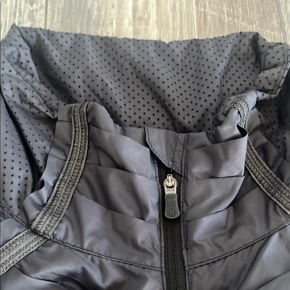Lululemon Black Sleeveless Jacket - Picture 2 of 11